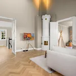 Unik Villaeiendom, Totalrenovert I Klassisk Stil Vila