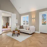 Vila Unik Villaeiendom, Totalrenovert I Klassisk Stil