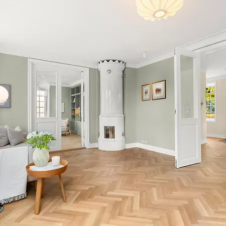 Unik Villaeiendom, Totalrenovert I Klassisk Stil Willa