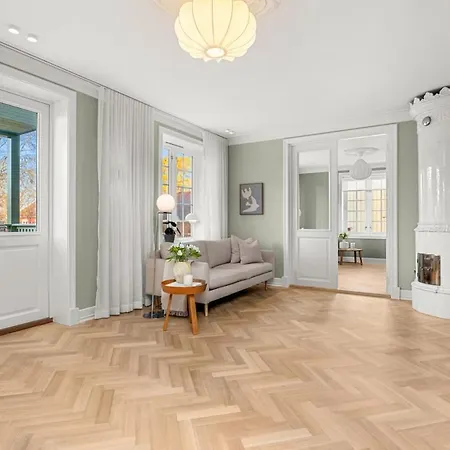 Unik Villaeiendom, Totalrenovert I Klassisk Stil Villaer