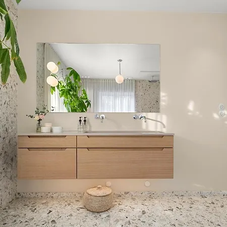 Unik Villaeiendom, Totalrenovert I Klassisk Stil *