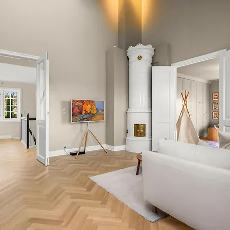 Unik Villaeiendom, Totalrenovert I Klassisk Stil Willa