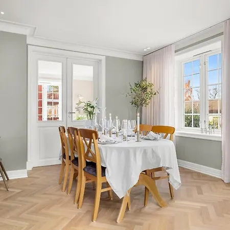 Willa Unik Villaeiendom, Totalrenovert I Klassisk Stil *