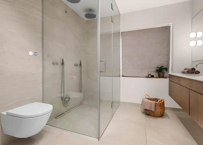 Unik Villaeiendom, Totalrenovert I Klassisk Stil