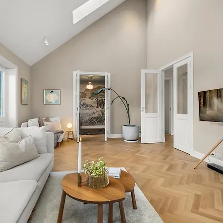 Unik Villaeiendom, Totalrenovert I Klassisk Stil Villa *